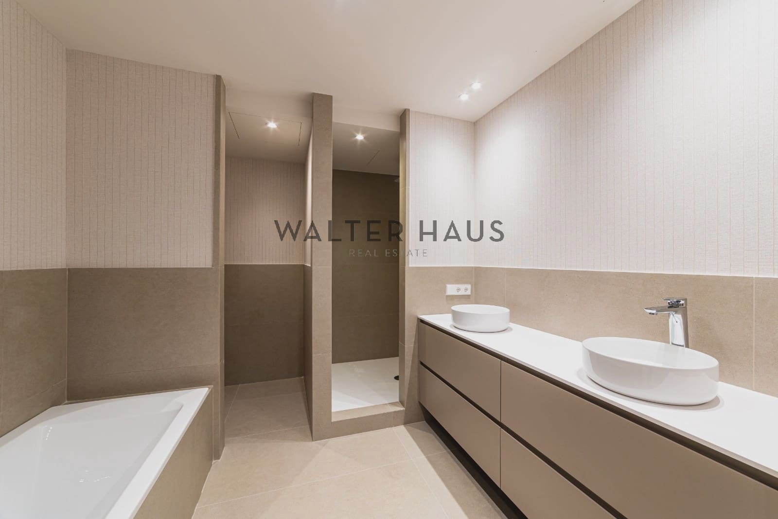 3 bedroom Flat for rent in Madrid city - € 10,000 (Ref: 9715665)