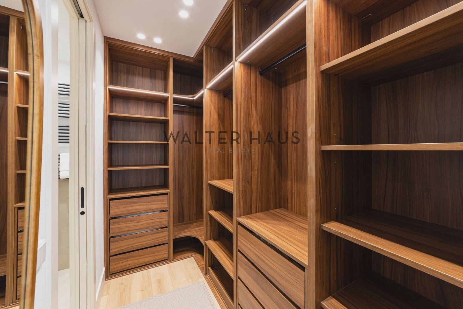 Piso de 3 habitaciones en Madrid ciudad en venta - 2.275.000 € (Ref: 9715666)