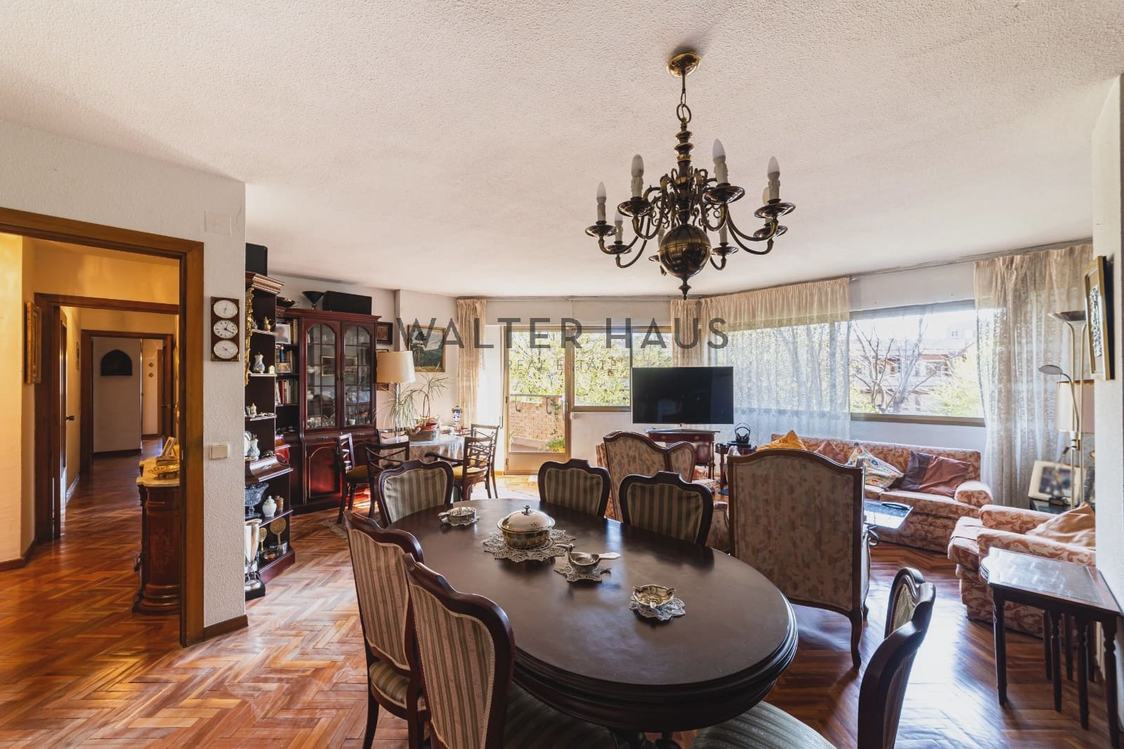 6 bedroom Flat for sale in Madrid city with pool garage - € 2,250,000 (Ref: 9731242)
