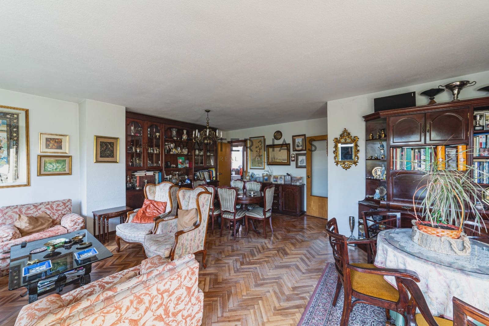 6 bedroom Flat for sale in Madrid city with pool garage - € 2,250,000 (Ref: 9731242)