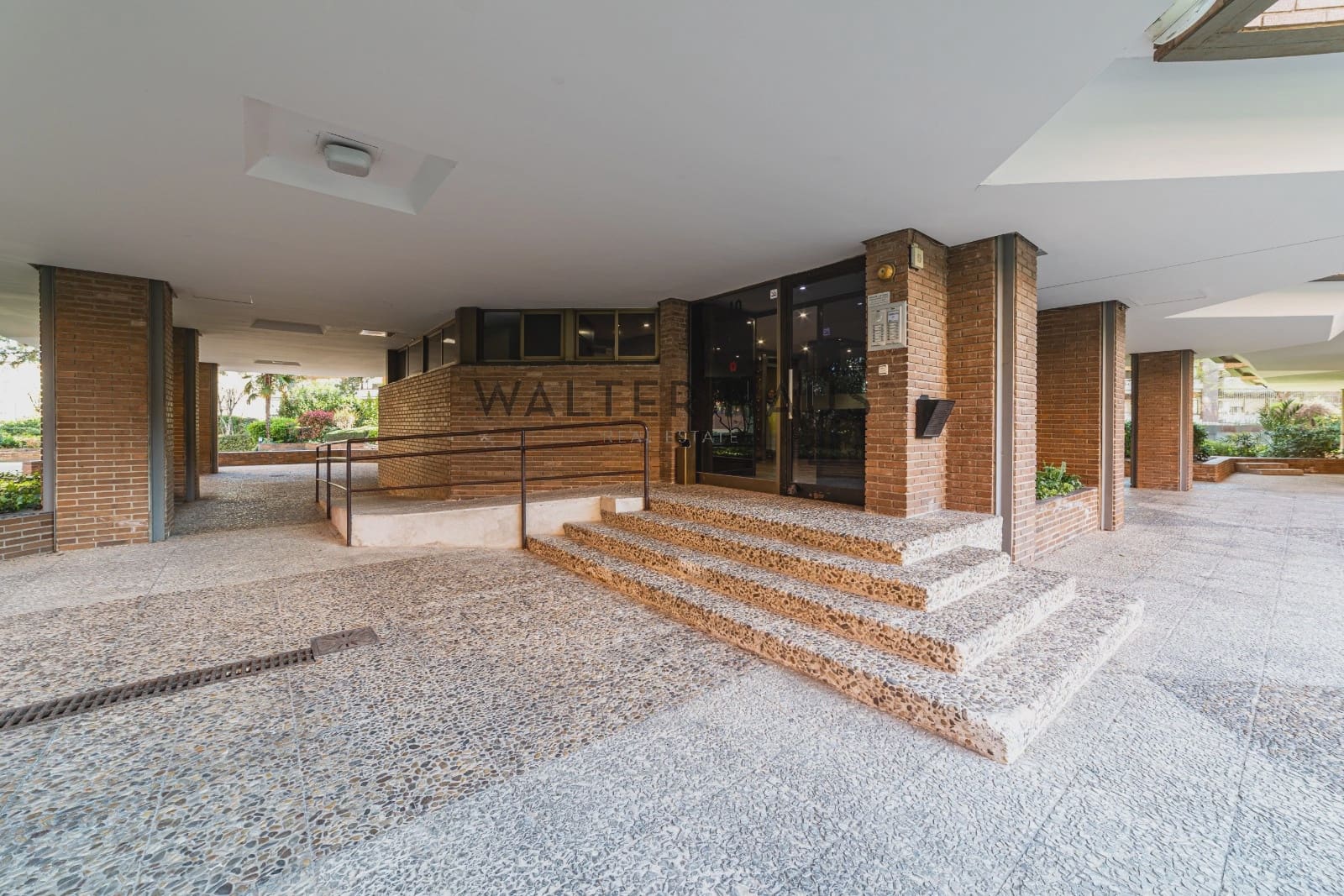 6 bedroom Flat for sale in Madrid city with pool garage - € 2,250,000 (Ref: 9731242)