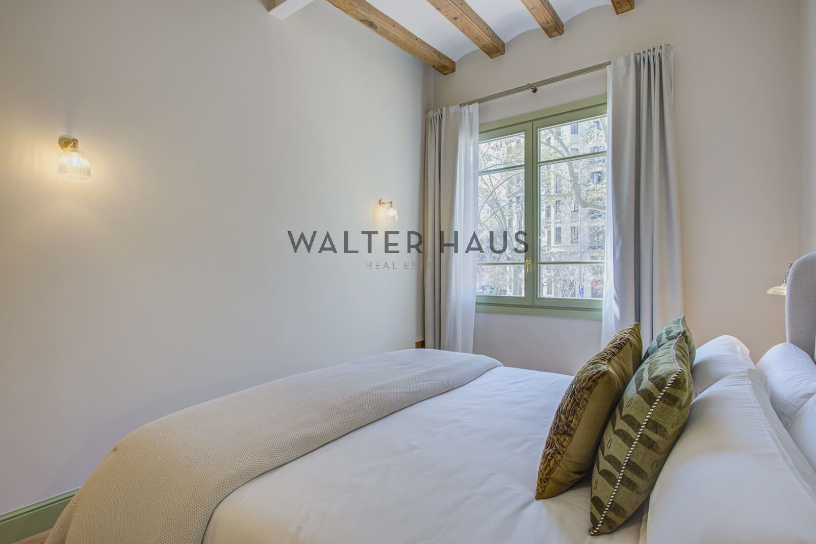 3 bedroom Flat for sale in Barcelona city - € 2,100,000 (Ref: 9731243)