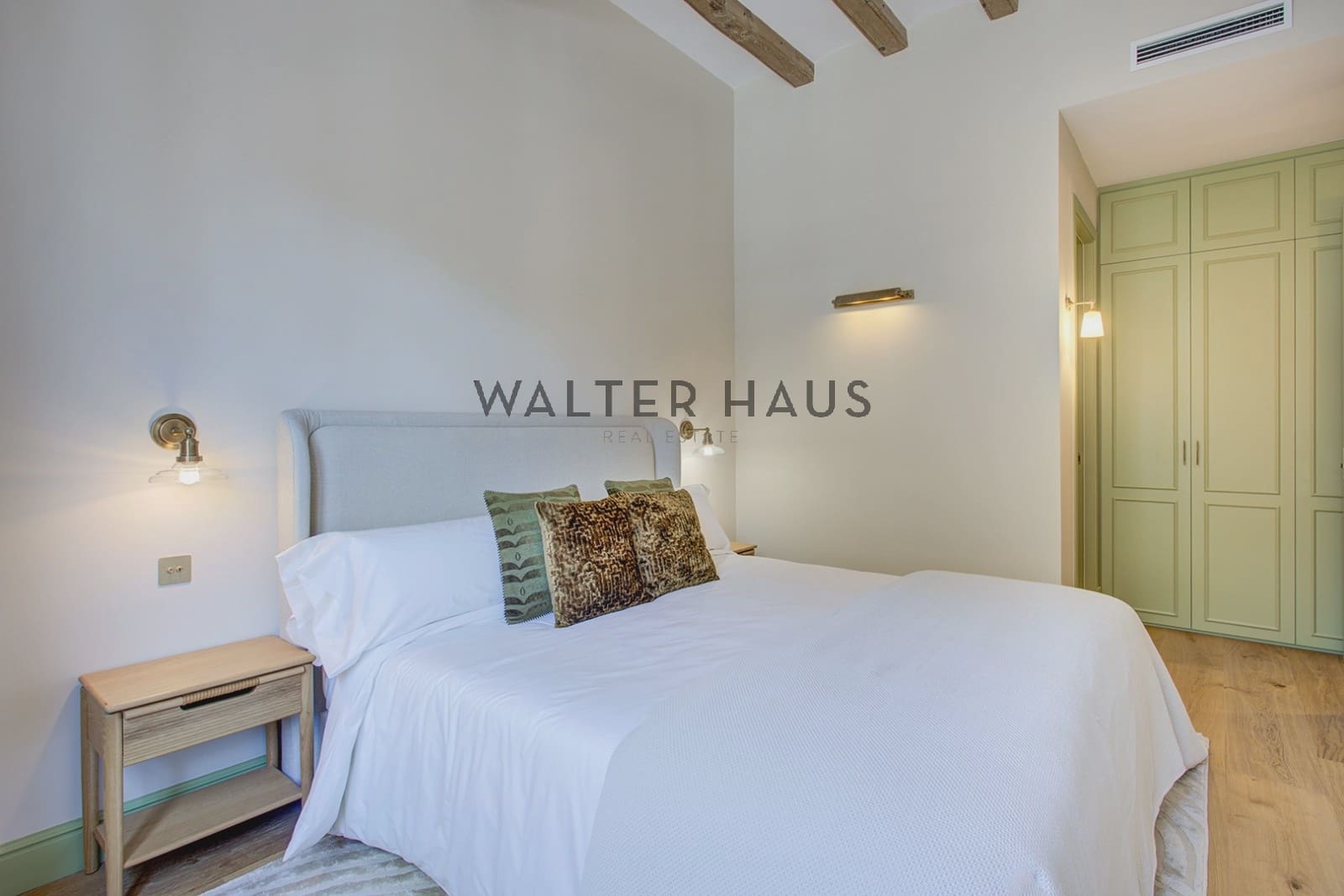 3 bedroom Flat for sale in Barcelona city - € 2,100,000 (Ref: 9731243)