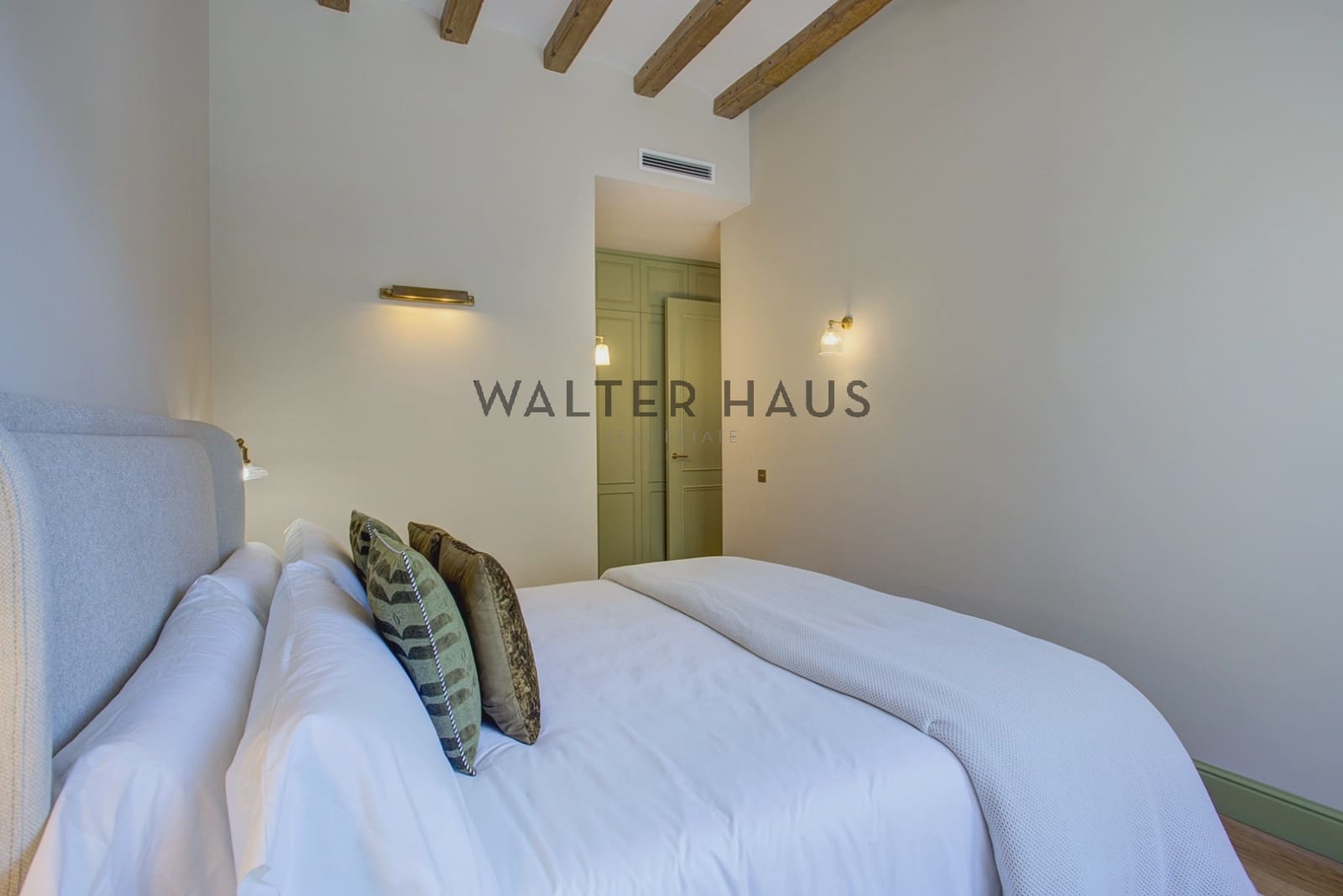 3 bedroom Flat for sale in Barcelona city - € 2,100,000 (Ref: 9731243)