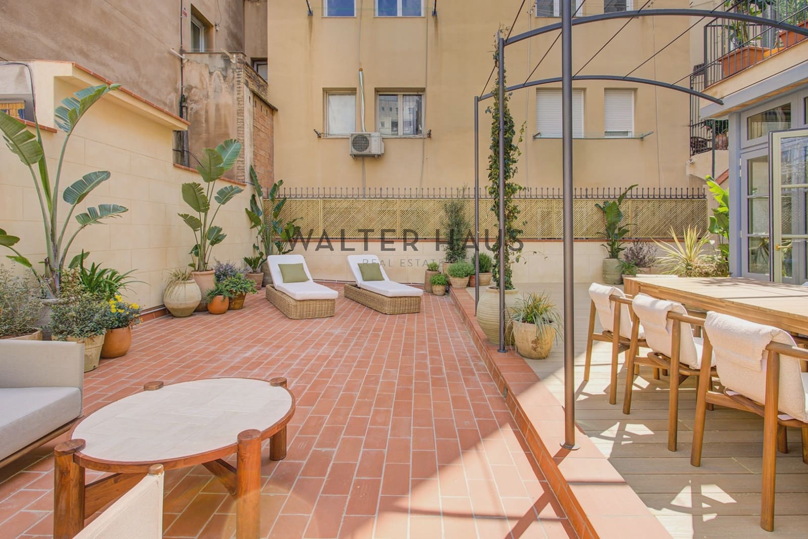 3 bedroom Flat for sale in Barcelona city - € 2,100,000 (Ref: 9731243)