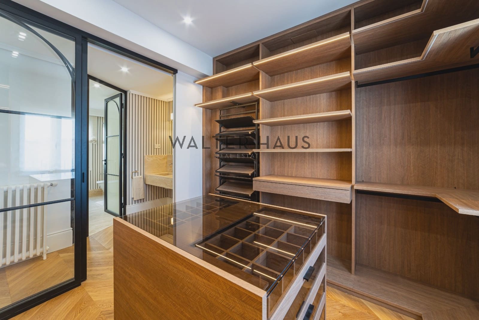 3 bedroom Flat for sale in Madrid city - € 4,500,000 (Ref: 9756731)