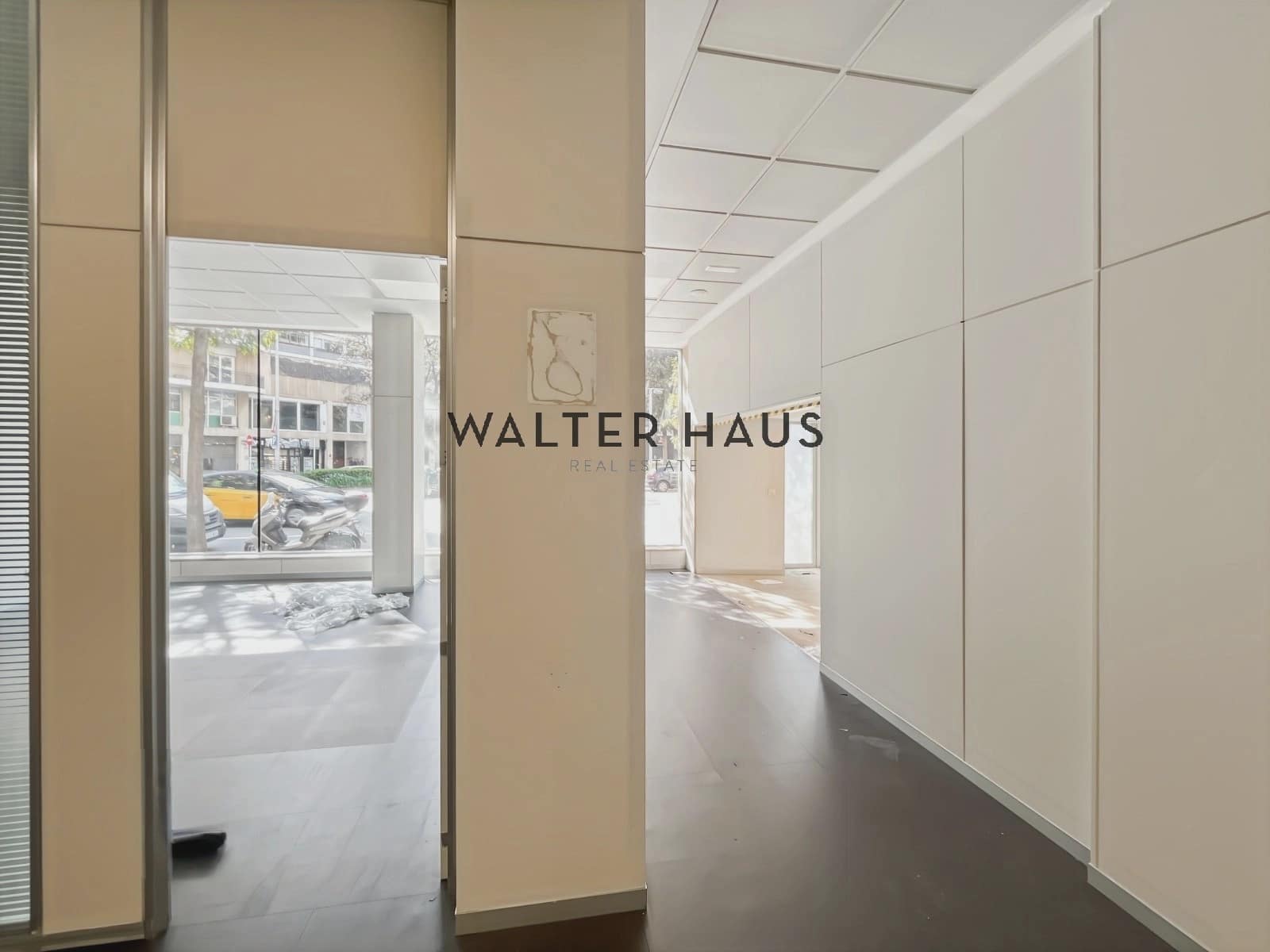 Commercial for sale in Barcelona city - € 1,650,000 (Ref: 9760105)