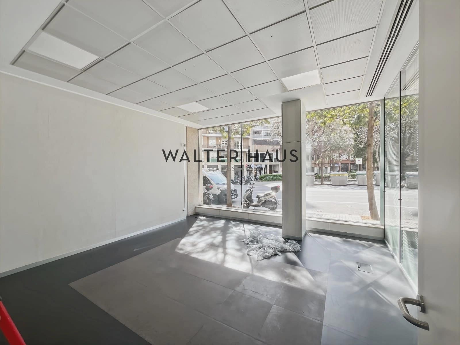 Commercial for sale in Barcelona city - € 1,650,000 (Ref: 9760105)