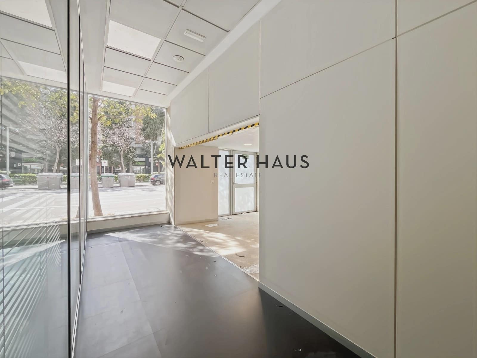 Commercial for sale in Barcelona city - € 1,650,000 (Ref: 9760105)