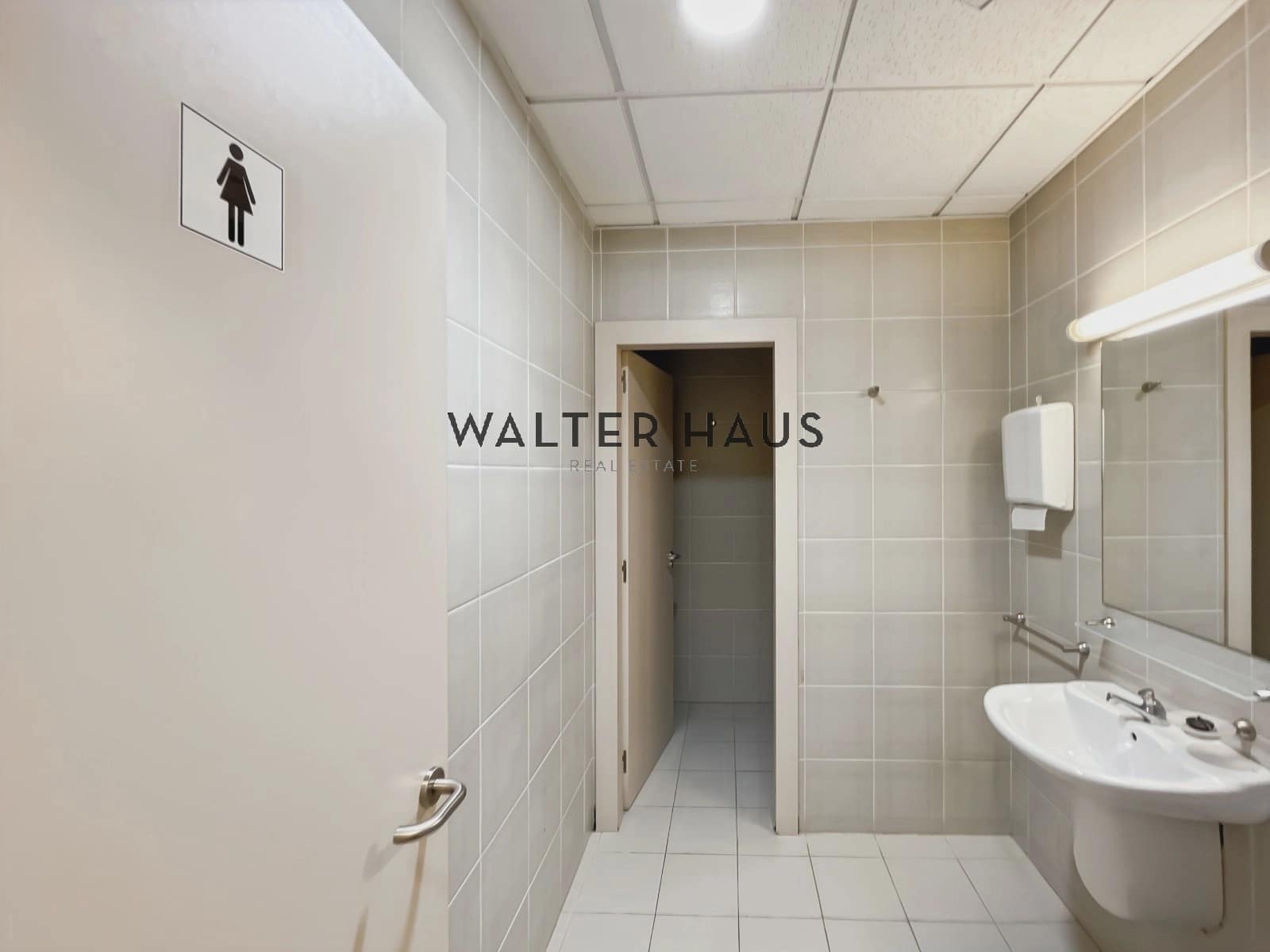 Commercial for sale in Barcelona city - € 1,650,000 (Ref: 9760105)