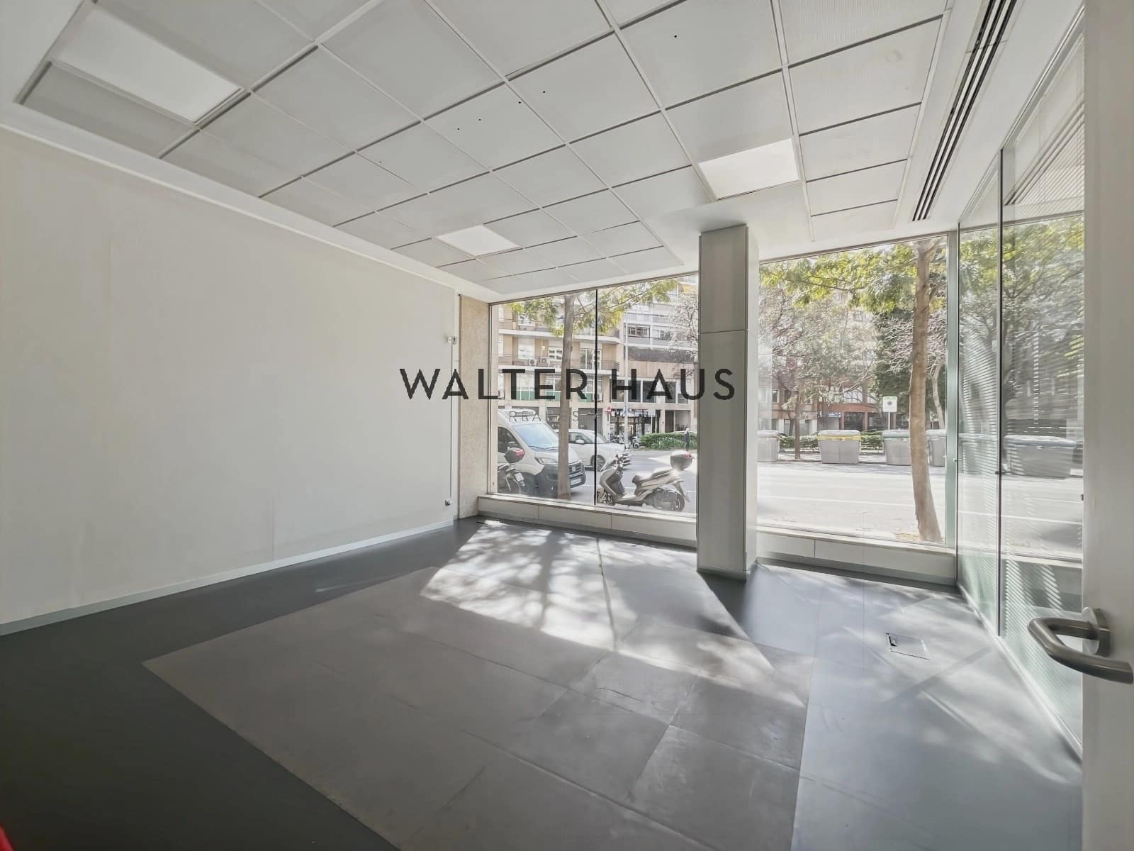 Commercial for sale in Barcelona city - € 1,650,000 (Ref: 9760105)