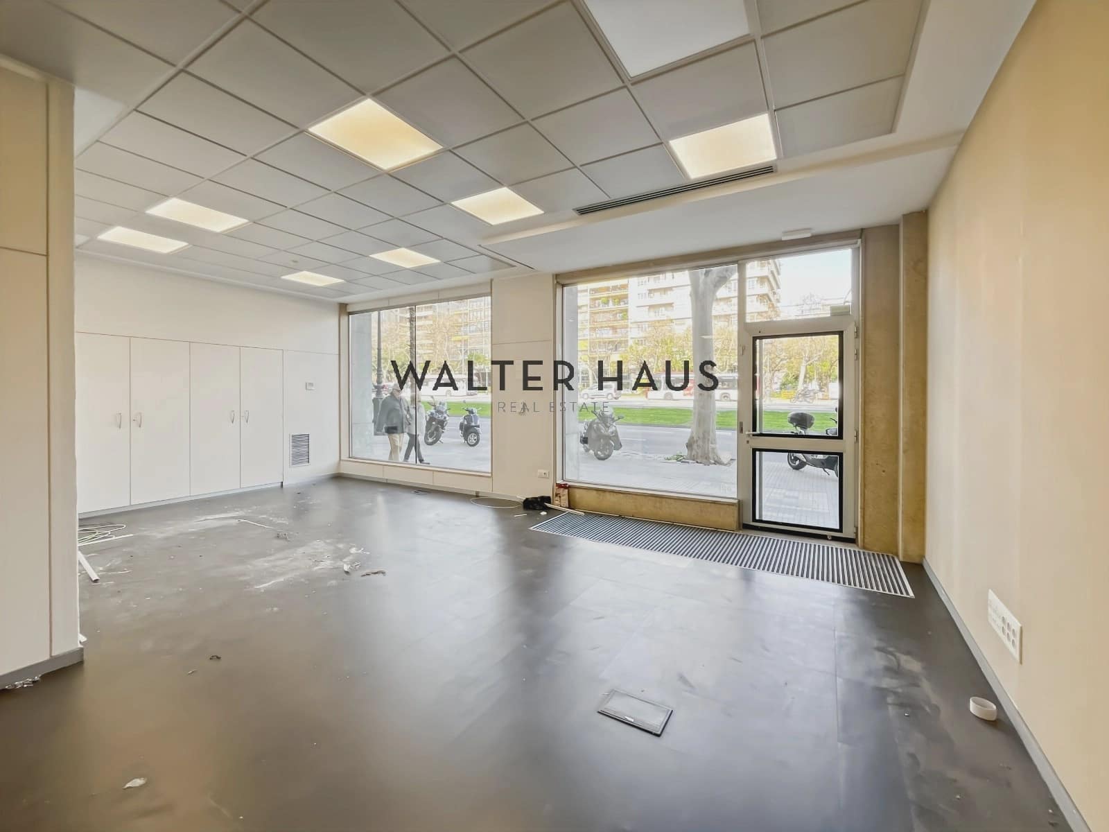 Commercial for sale in Barcelona city - € 1,650,000 (Ref: 9760105)