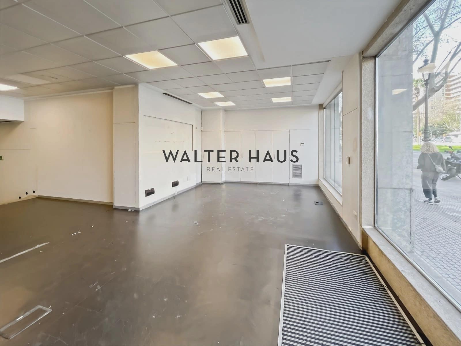 Commercial for sale in Barcelona city - € 1,650,000 (Ref: 9760105)