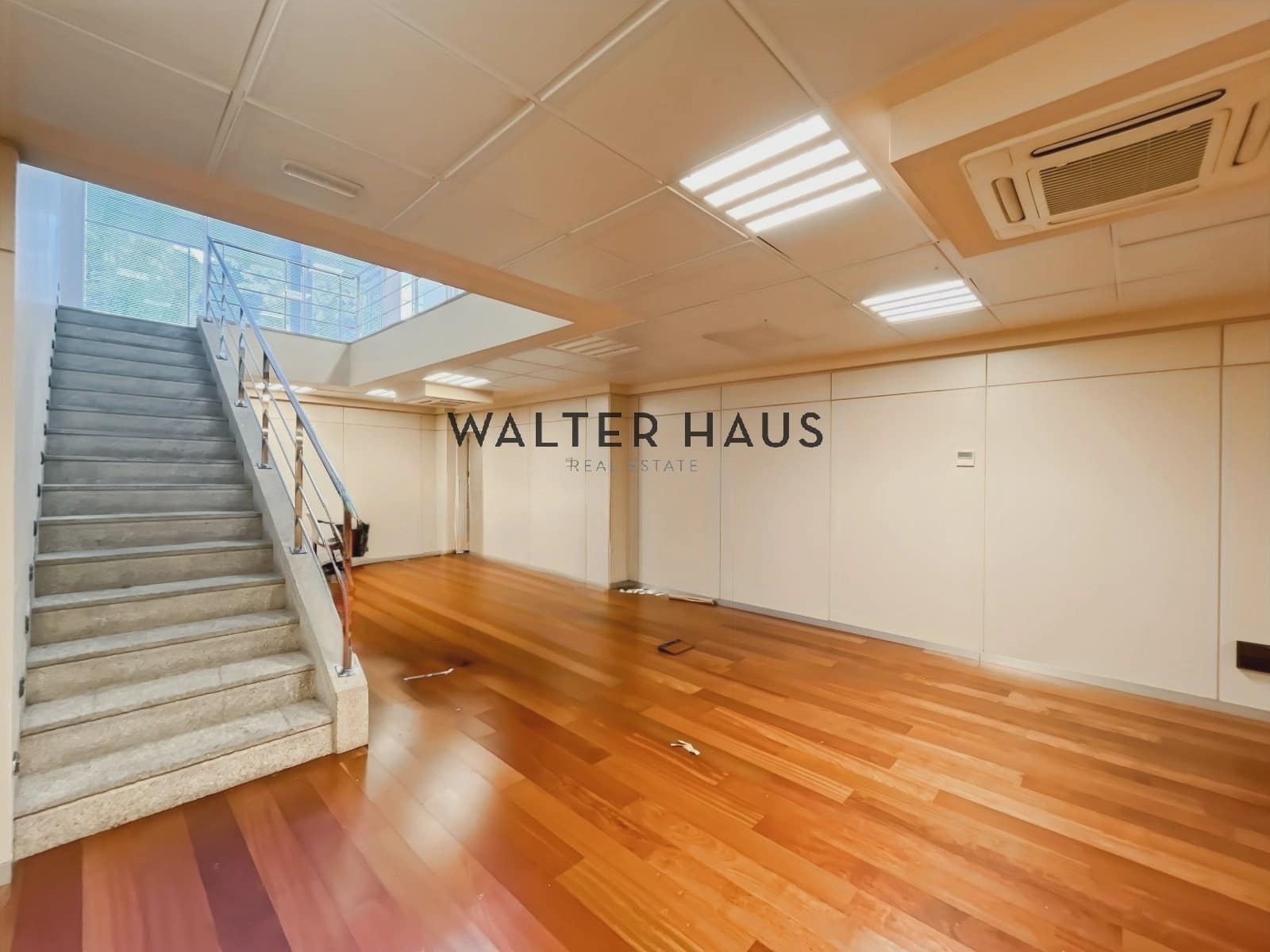 Commercial for sale in Barcelona city - € 1,650,000 (Ref: 9760105)