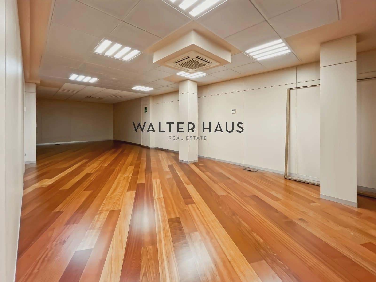 Commercial for sale in Barcelona city - € 1,650,000 (Ref: 9760105)