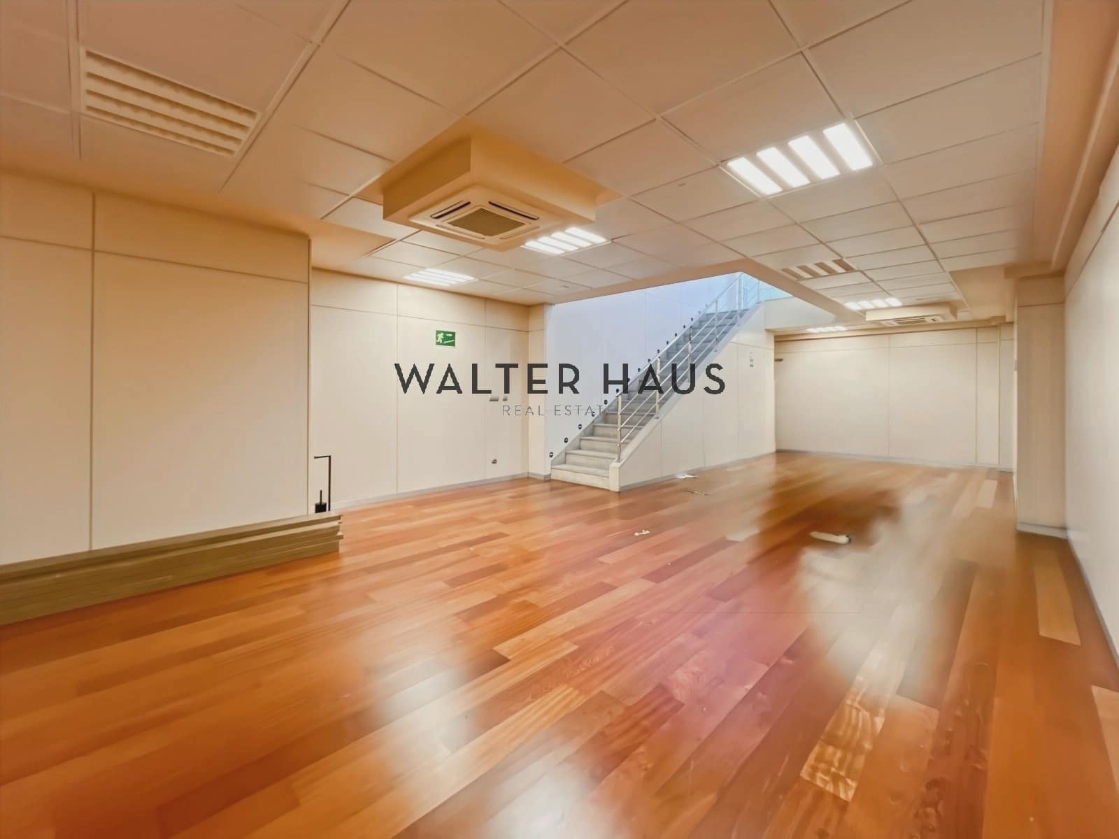 Commercial for sale in Barcelona city - € 1,650,000 (Ref: 9760105)