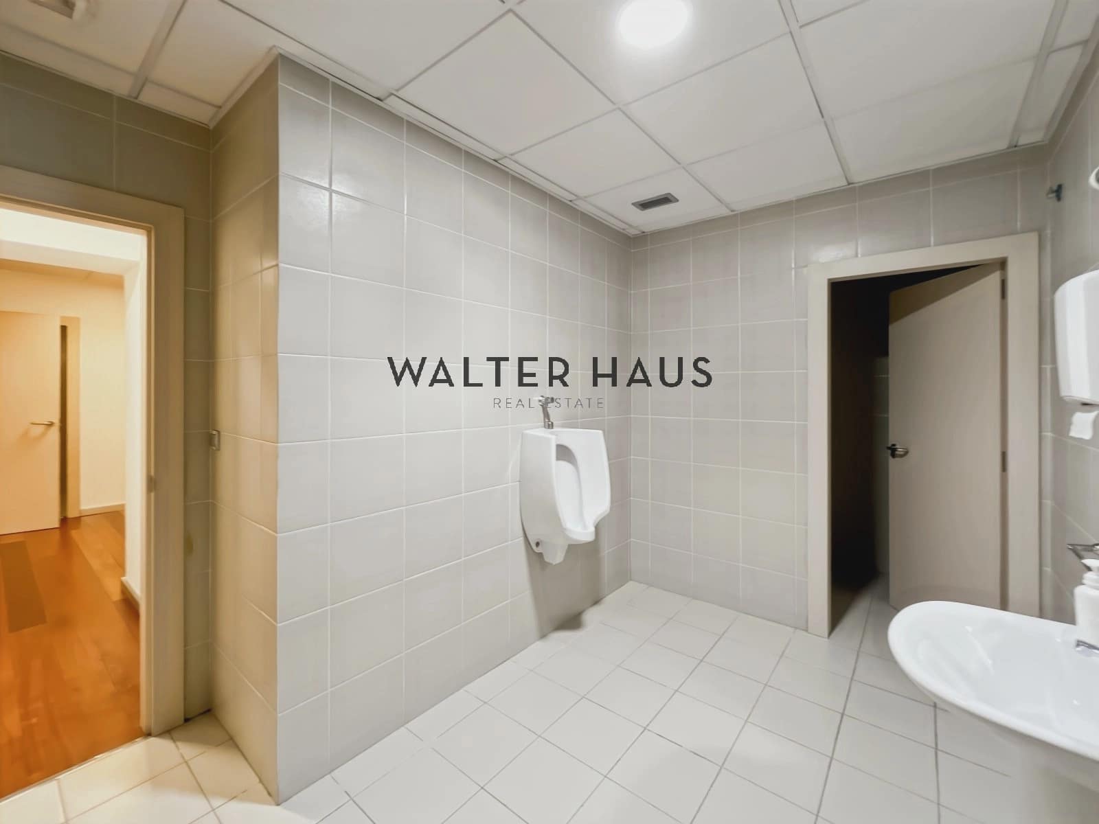 Commercial for sale in Barcelona city - € 1,650,000 (Ref: 9760105)