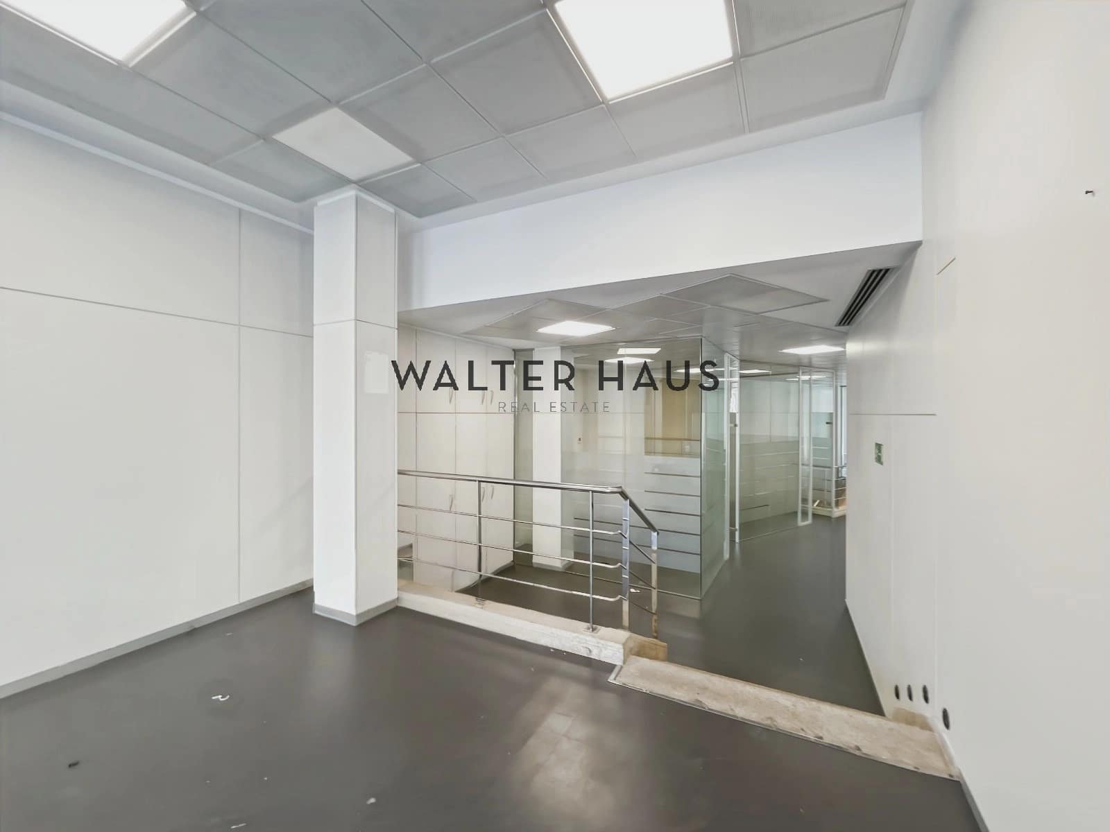 Commercial for sale in Barcelona city - € 1,650,000 (Ref: 9760105)