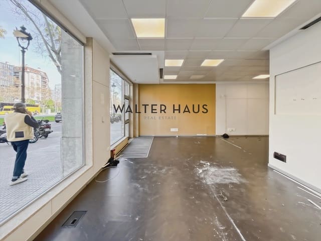 Commercieel te koop in Les Corts, Barcelona stad - € 1.650.000 (Ref: 9760105)