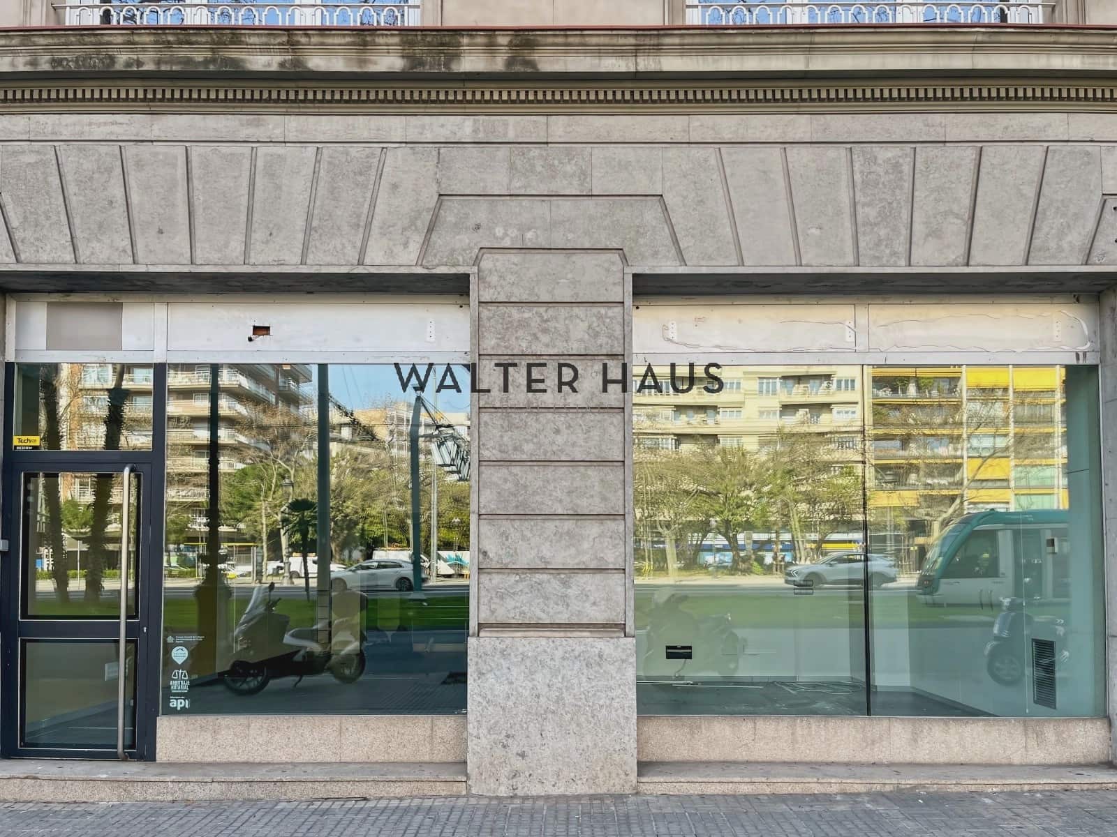 Commercial for sale in Barcelona city - € 1,650,000 (Ref: 9760105)