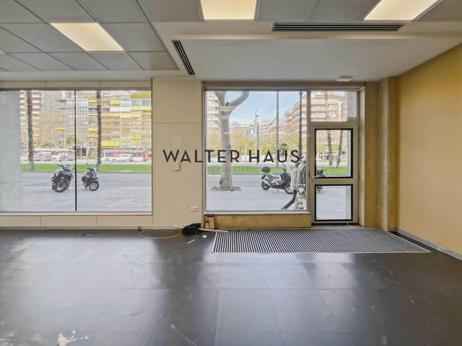 Commercial for sale in Barcelona city - € 1,650,000 (Ref: 9760105)