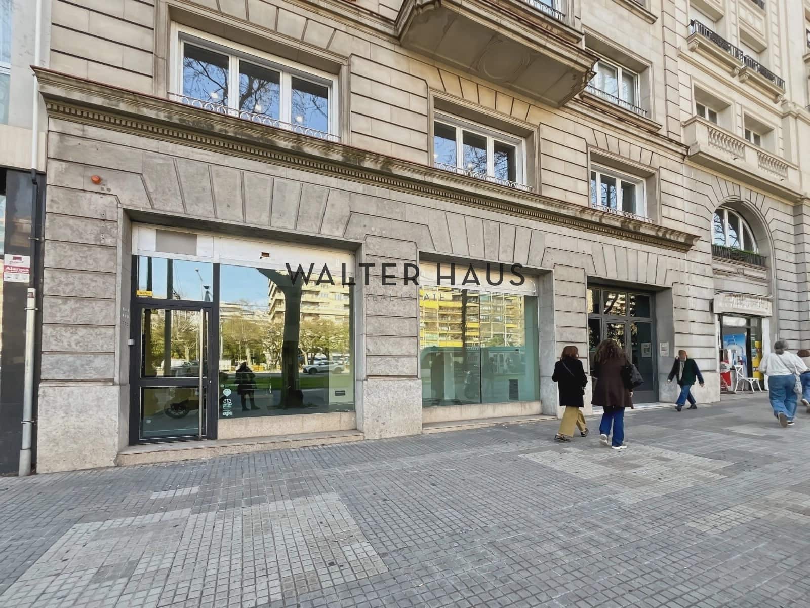 Commercial for sale in Barcelona city - € 1,650,000 (Ref: 9760105)