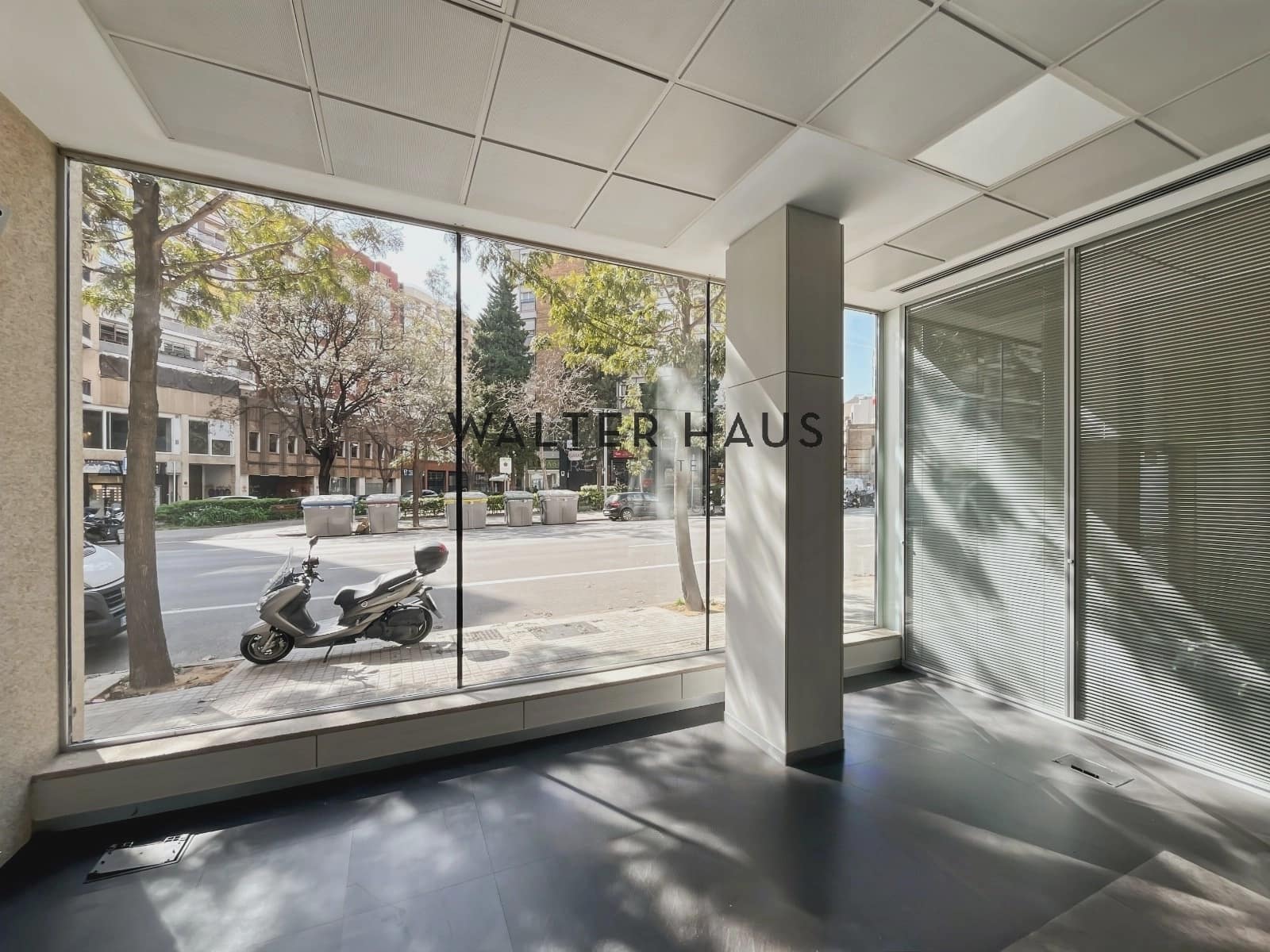 Commercial for sale in Barcelona city - € 1,650,000 (Ref: 9760105)