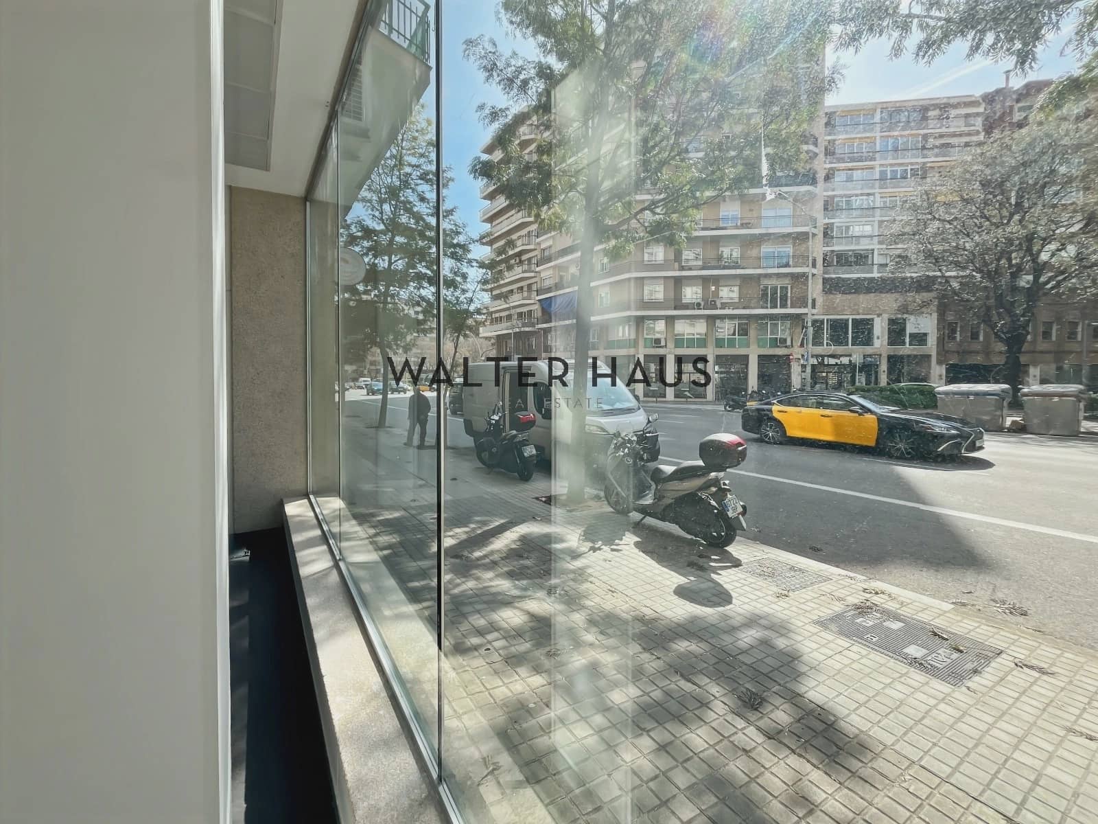 Commercial for sale in Barcelona city - € 1,650,000 (Ref: 9760105)