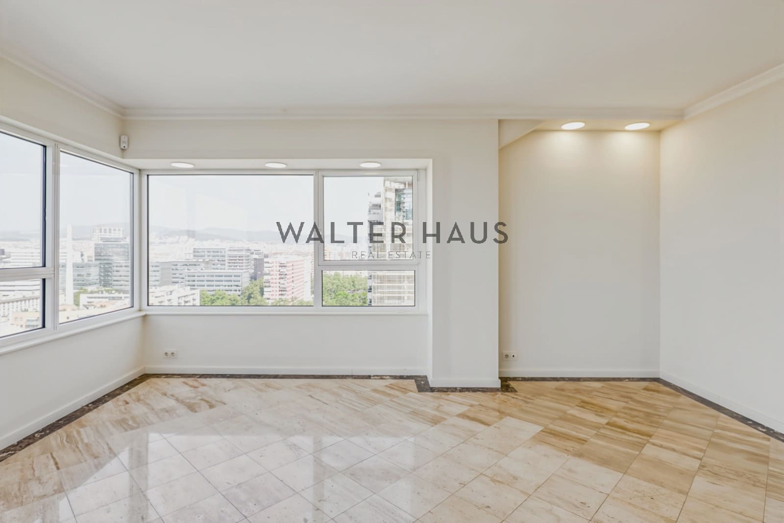 3 slaapkamer Flat te koop in Barcelona stad - € 1.370.000 (Ref: 9761402)