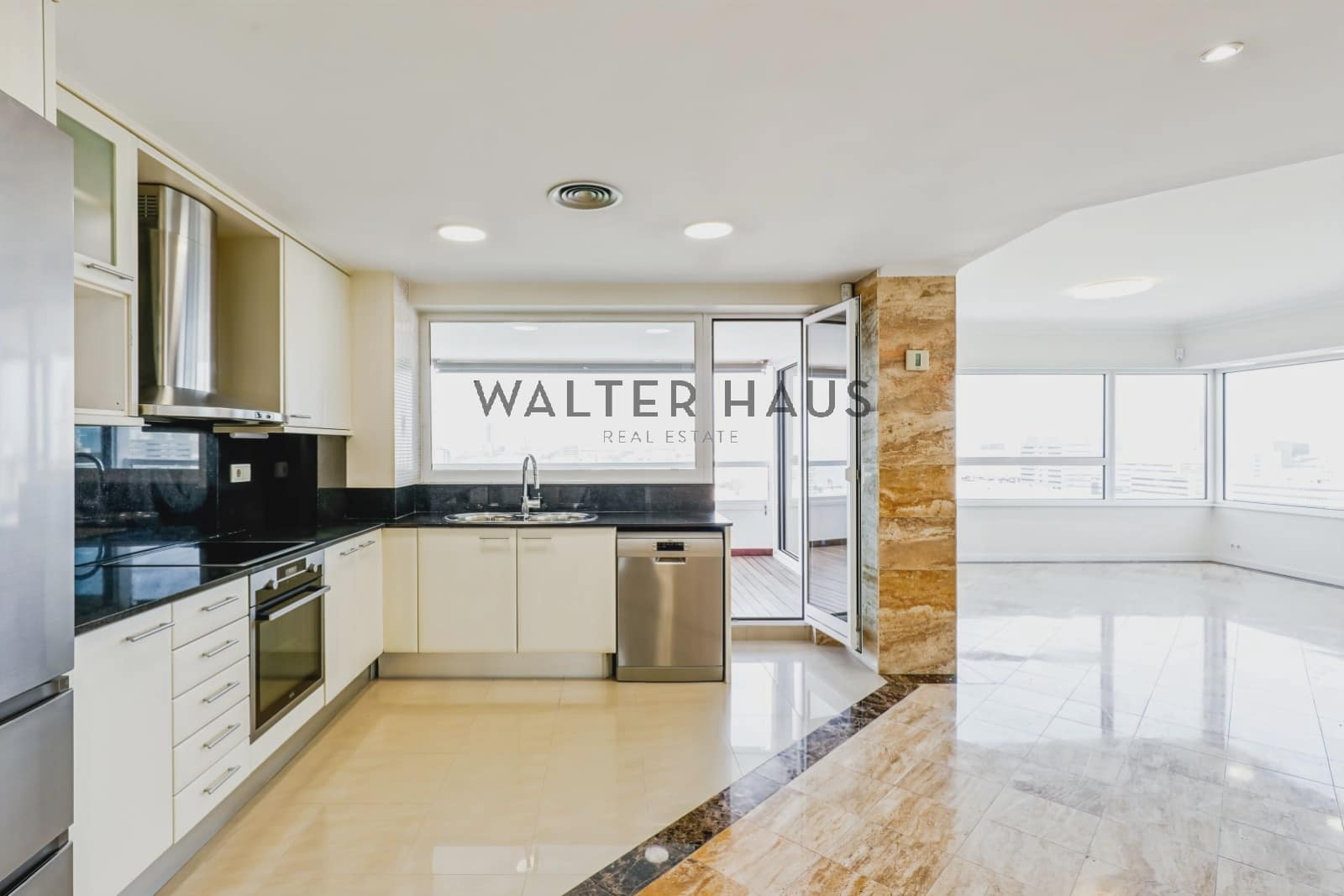 3 slaapkamer Flat te koop in Barcelona stad - € 1.370.000 (Ref: 9761402)