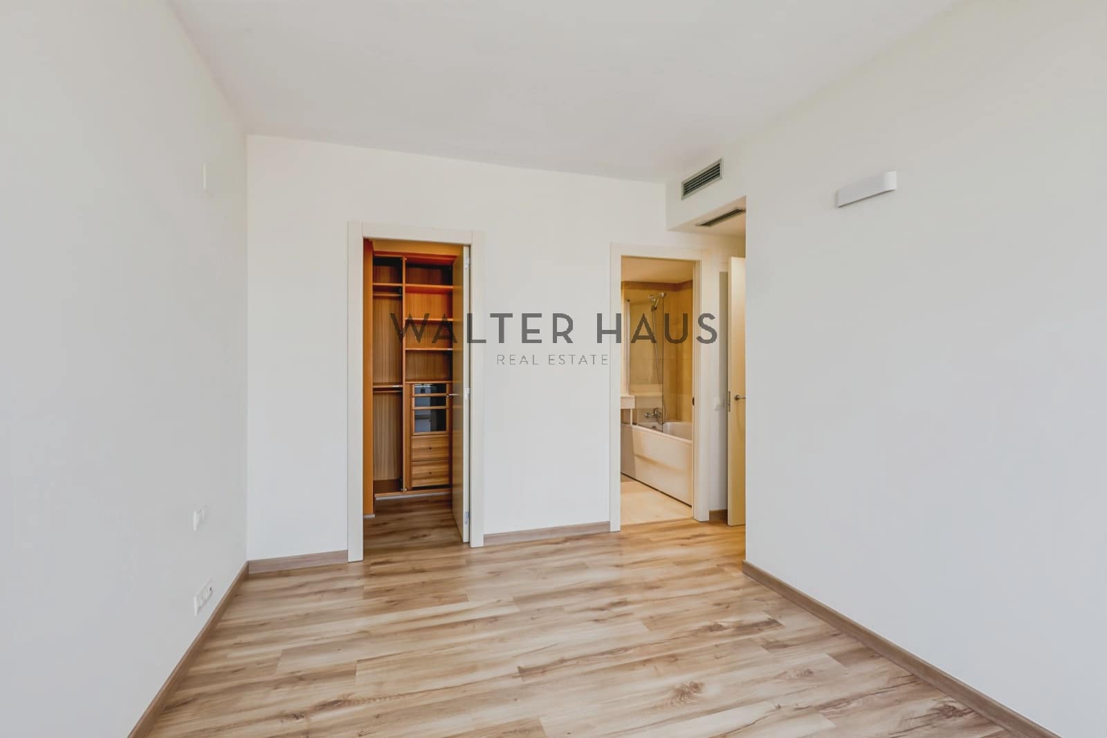 3 slaapkamer Flat te koop in Barcelona stad - € 1.370.000 (Ref: 9761402)
