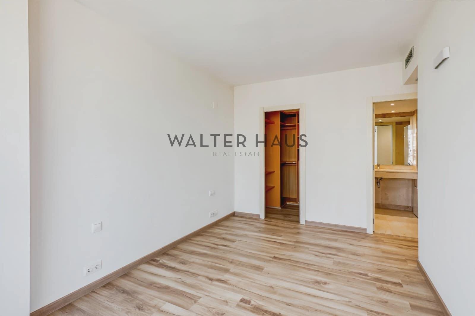 3 slaapkamer Flat te koop in Barcelona stad - € 1.370.000 (Ref: 9761402)