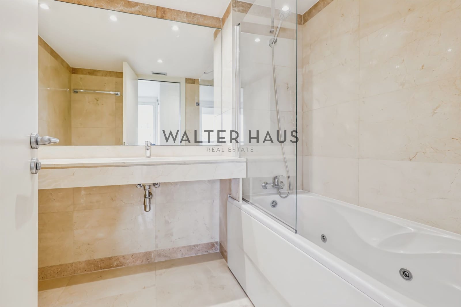 3 slaapkamer Flat te koop in Barcelona stad - € 1.370.000 (Ref: 9761402)