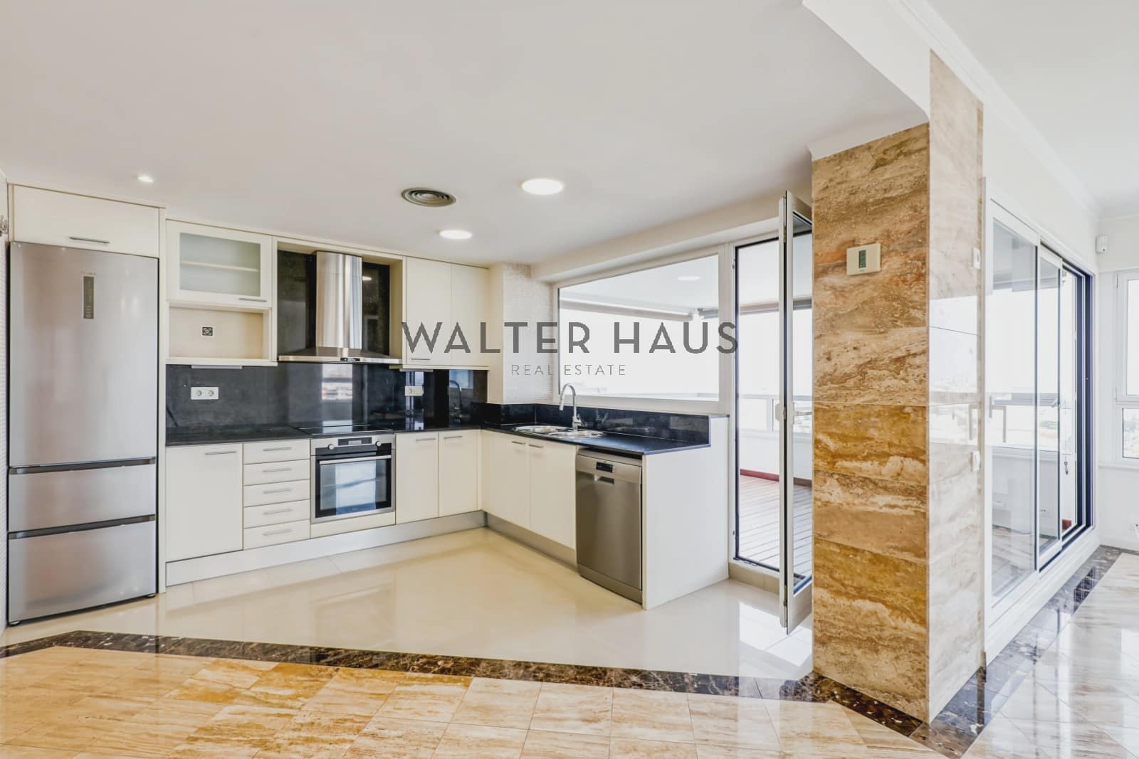 3 slaapkamer Flat te koop in Barcelona stad - € 1.370.000 (Ref: 9761402)