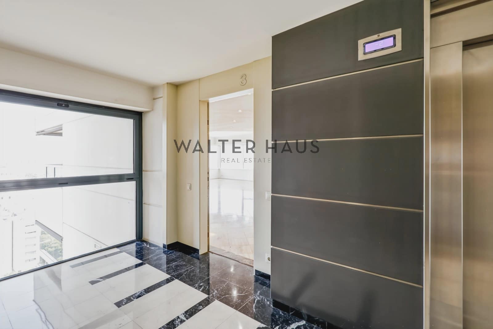 3 slaapkamer Flat te koop in Barcelona stad - € 1.370.000 (Ref: 9761402)