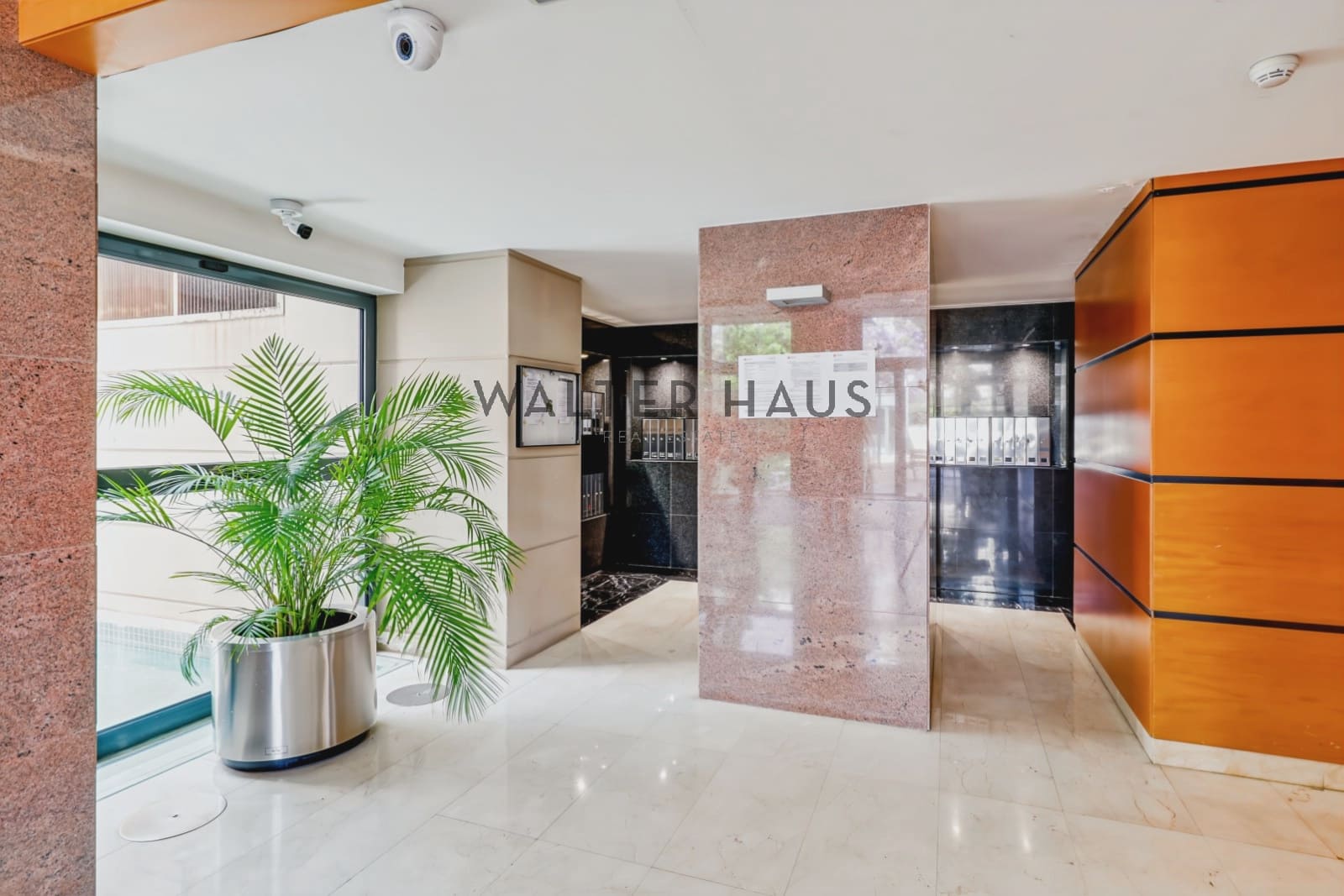 3 slaapkamer Flat te koop in Barcelona stad - € 1.370.000 (Ref: 9761402)