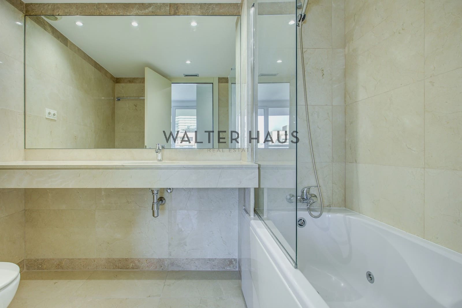 3 bedroom Flat for sale in Barcelona city - € 1,370,000 (Ref: 9761402)