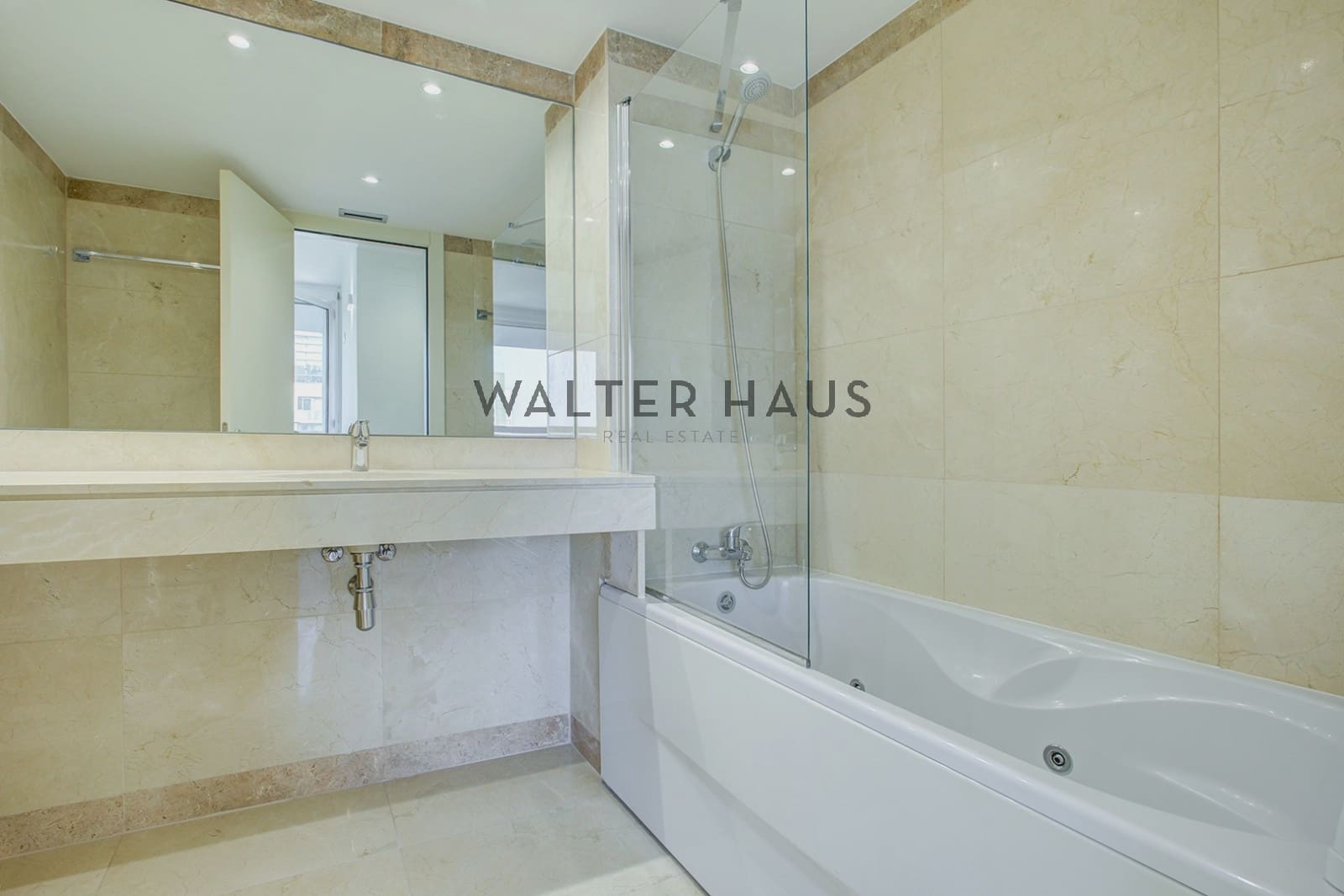 3 bedroom Flat for sale in Barcelona city - € 1,370,000 (Ref: 9761402)