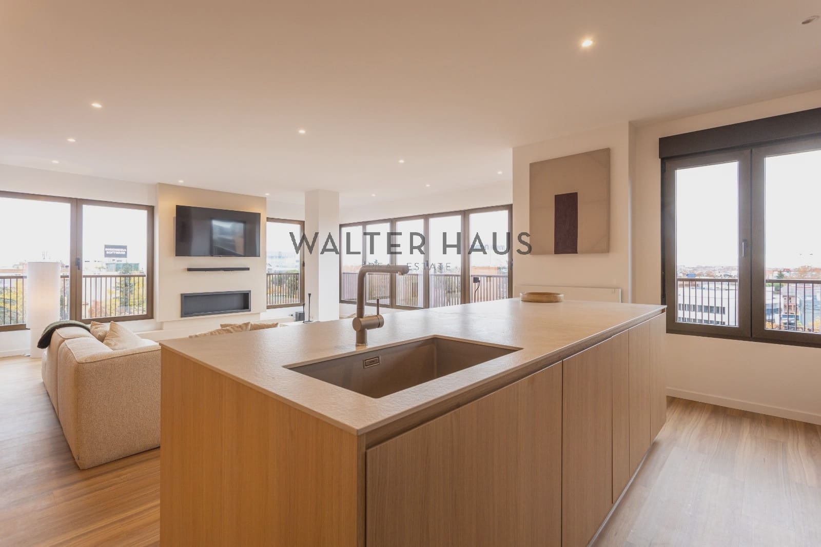 3 slaapkamer Flat te koop in Madrid stad - € 1.630.000 (Ref: 9781402)