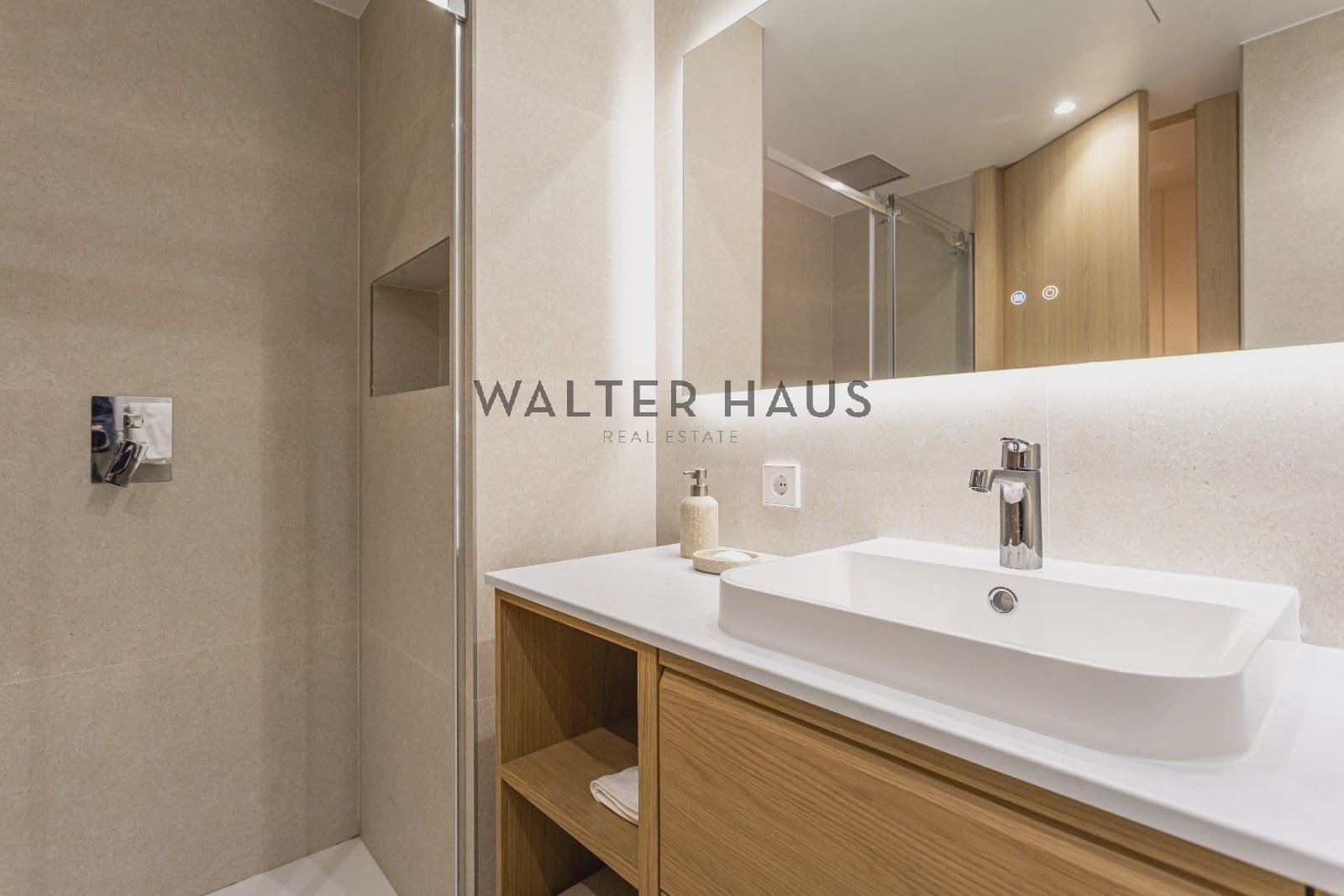 3 slaapkamer Flat te koop in Madrid stad - € 1.630.000 (Ref: 9781402)