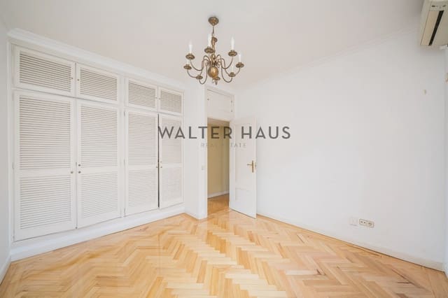 2 soverom Penthouse til salgs i Almagro, Madrid by - € 898 000 (Ref: 9782495)