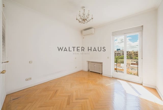 2 soverom Penthouse til salgs i Almagro, Madrid by - € 898 000 (Ref: 9782495)