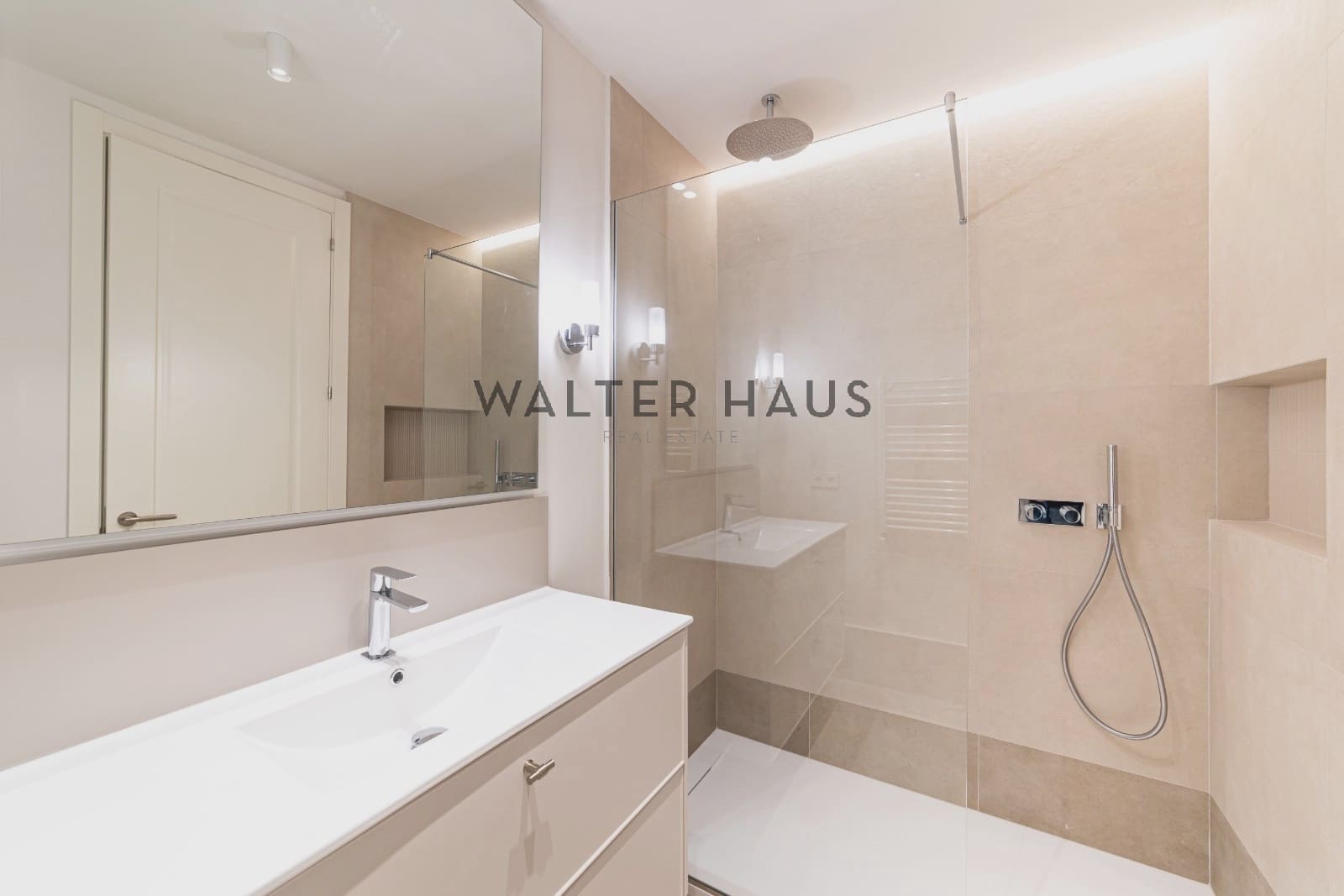 Piso de 4 habitaciones en Madrid ciudad en venta - 2.300.000 € (Ref: 9784476)