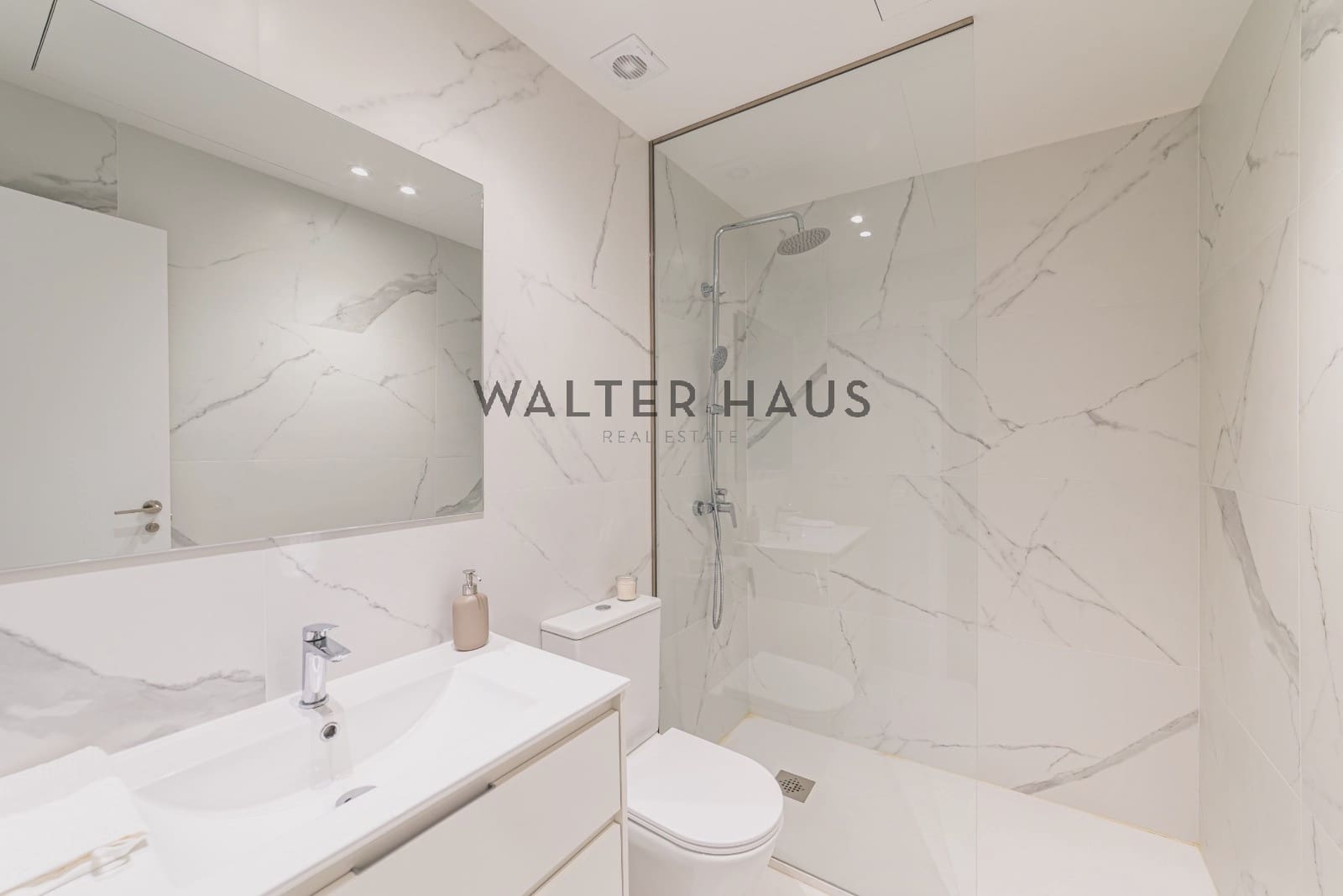 3 slaapkamer Flat te koop in Madrid stad - € 598.000 (Ref: 9805445)