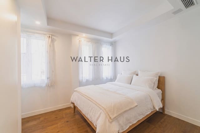 2 bedroom Flat for sale in Palacio, Madrid city - € 685,000 (Ref: 9805585)