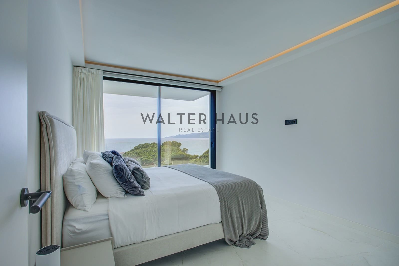 6 bedroom Flat for sale in Sant Feliu de Guixols - € 3,980,000 (Ref: 9819335)