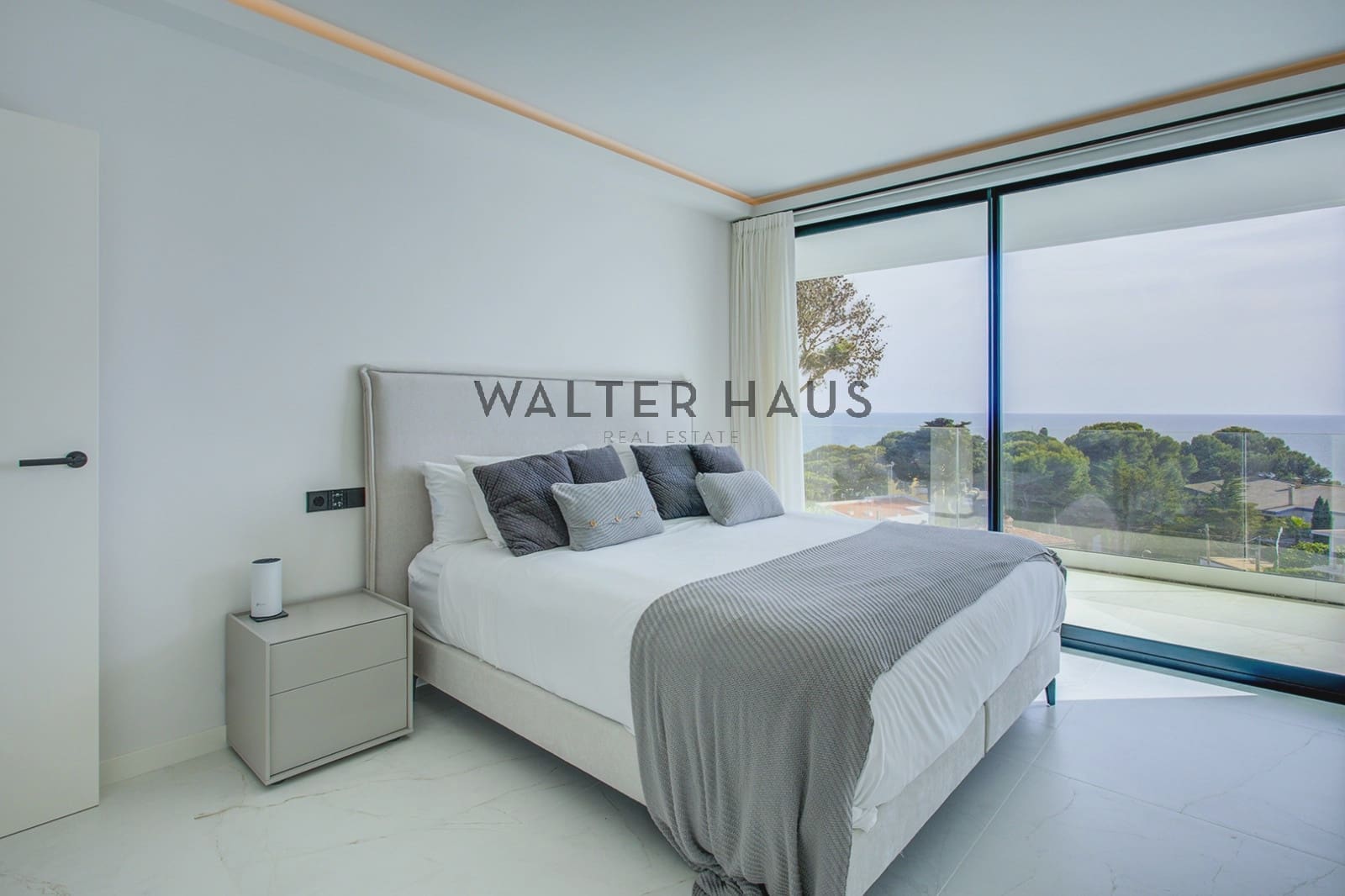 6 bedroom Flat for sale in Sant Feliu de Guixols - € 3,980,000 (Ref: 9819335)
