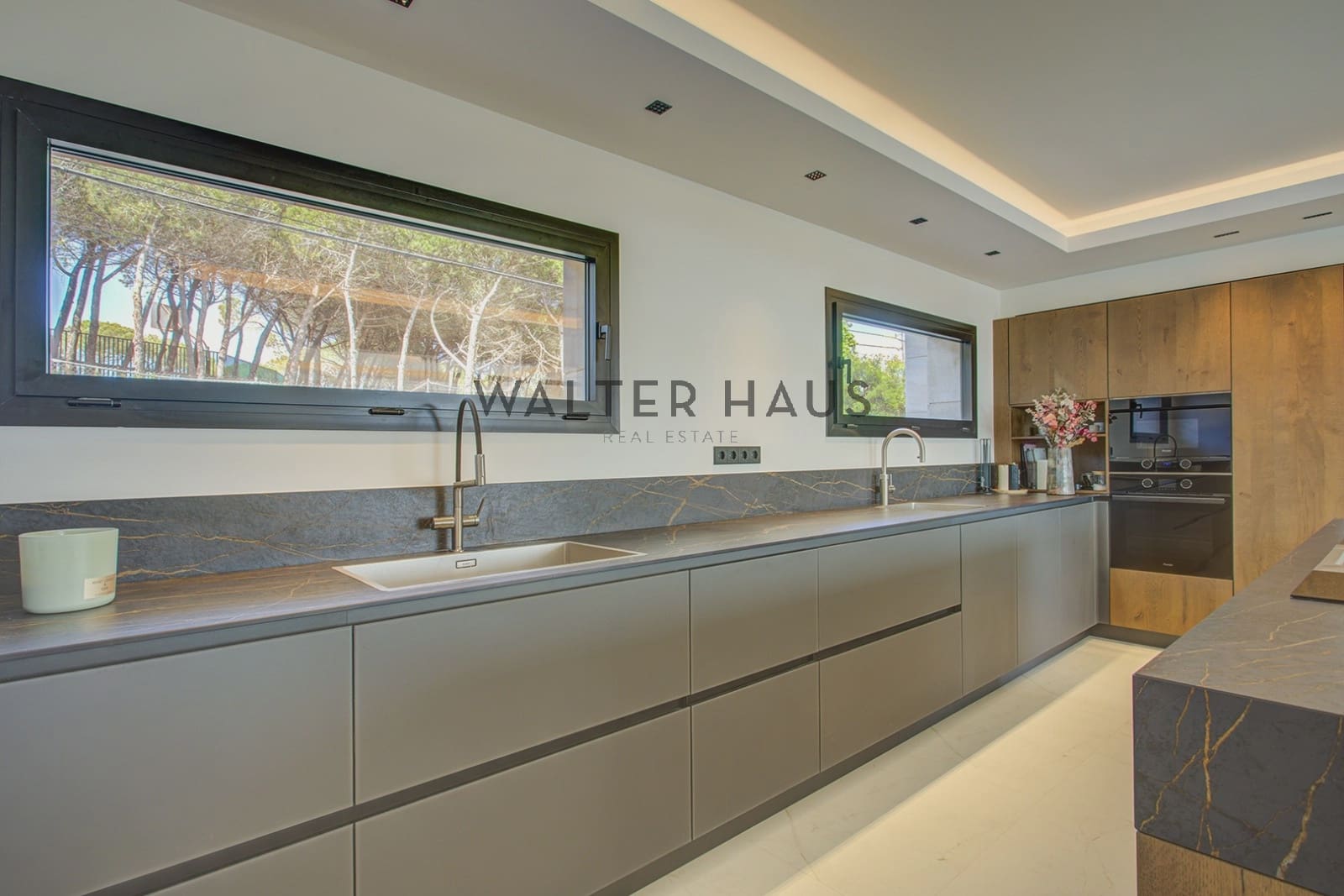 6 bedroom Flat for sale in Sant Feliu de Guixols - € 3,980,000 (Ref: 9819335)