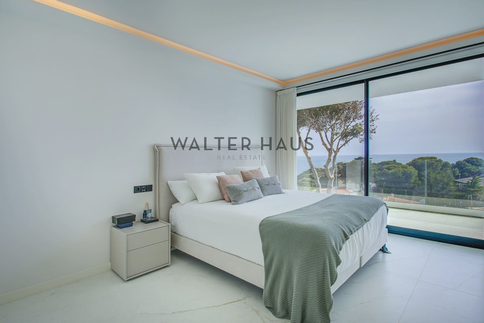 6 bedroom Flat for sale in Sant Feliu de Guixols - € 3,980,000 (Ref: 9819335)