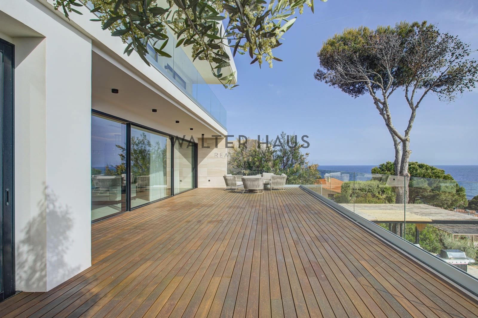 6 bedroom Flat for sale in Sant Feliu de Guixols - € 3,980,000 (Ref: 9819335)